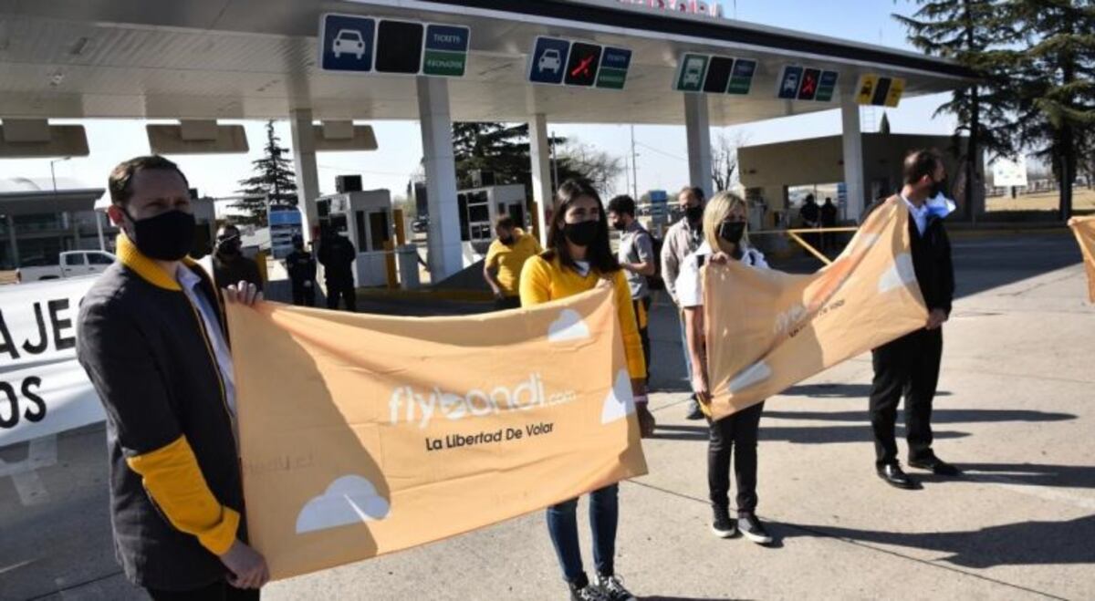 Empleados de Flybondi en Córdoba