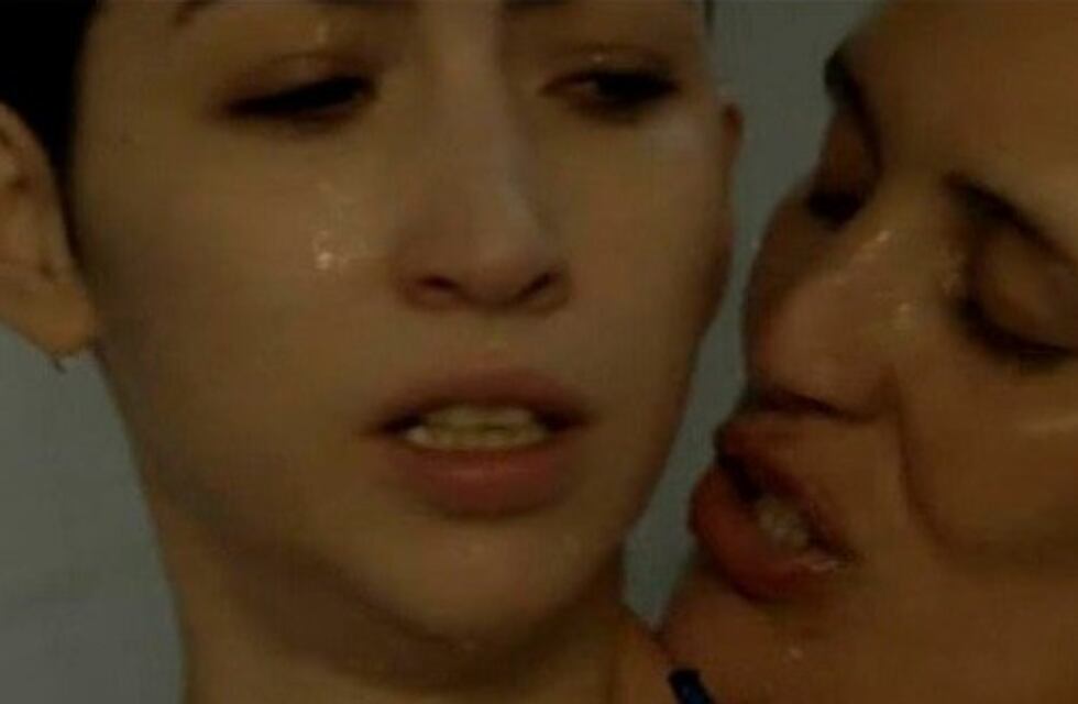 Pelea y puntazo en la ducha de la cárcel: la cruda escena de Sofía Gala en "El Tigre Verón"