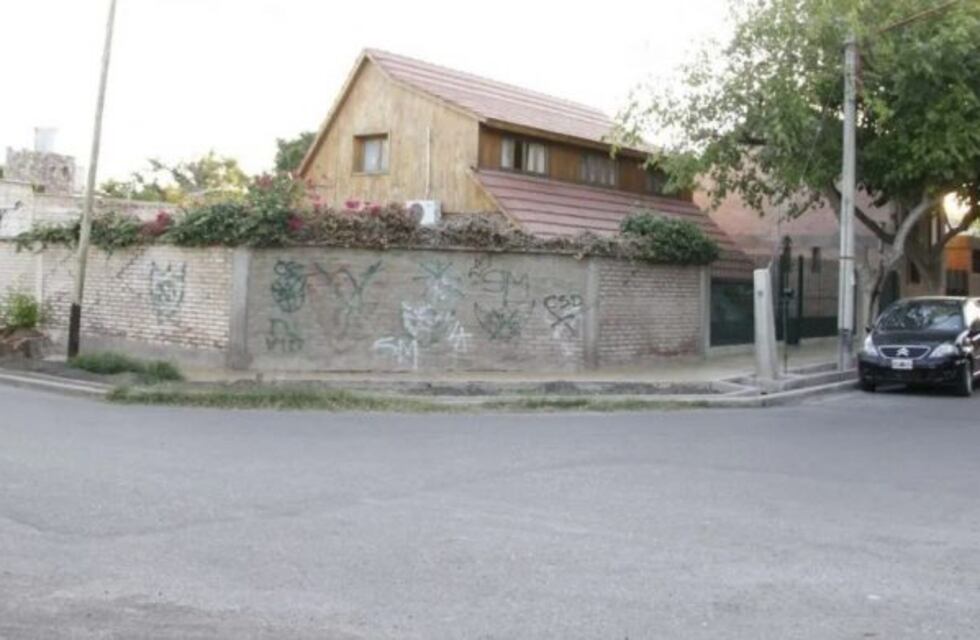 Violento asalto: por un celular le quebraron un brazo y partieron 2 dientes