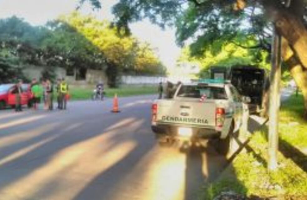 Detuvieron a un hombre que llevaba cocaína y marihuana ocultas bajo el asiento de su auto