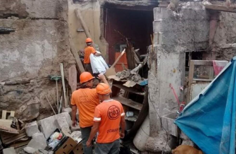 Se derrumbó una casa en la capital durante la madrugada