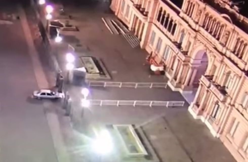 El hombre que chocó contra la Casa Rosada fue internado en el Hospital Borda