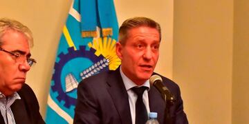 El gobernador Arcioni junto al ministro Coordinador de gabinete Marcial Paz\u002E
