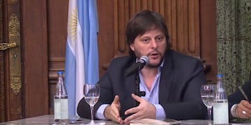 Leandro Santoro sería uno de los candidatos.