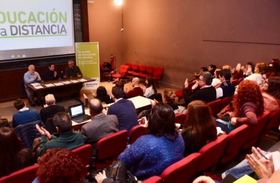 Una nueva plataforma permitirá terminar la secundaria por Internet