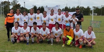 Equipo Femenino del Club Huracán de Tres Arroyos