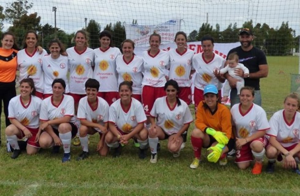 Colegiales busca su primer triunfo y las chicas de Huracán el pase a la ronda final