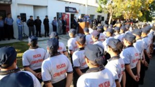 Las oficiales pertenecen a la Policu00eda Comunitaria.