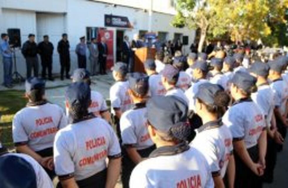Anticipan una dura sanción para las policías que se filmaron con una planta de marihuana