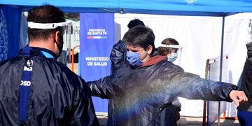 El Ministerio de Salud de Santa Fe sigue implementando el plan Detectar para evitar la propagación de la enfermedad\u002E (@minsaludsantafe)