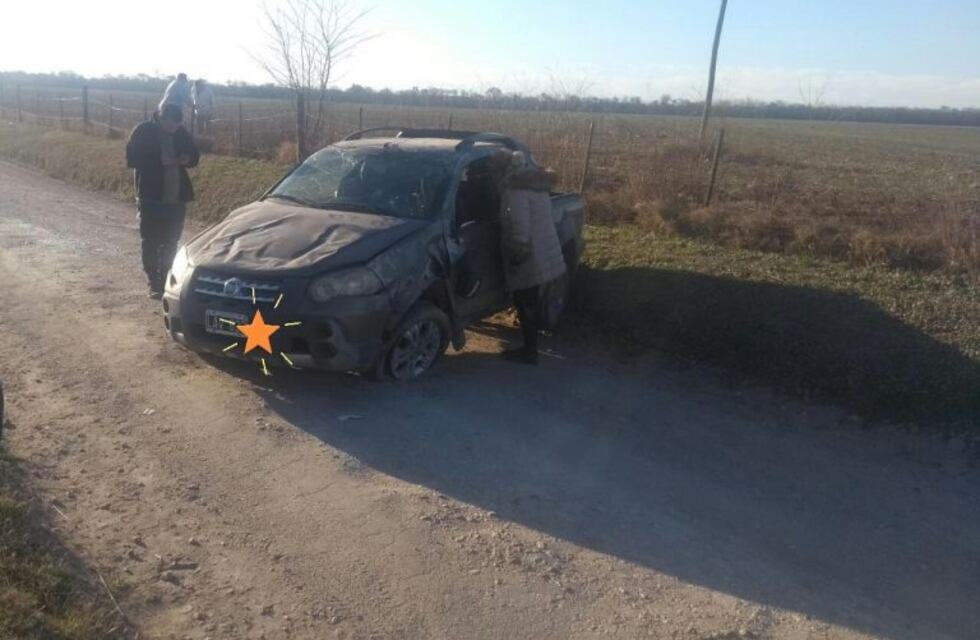 Dique Chico: una camioneta terminó dada vuelta por un desperfecto en las ruedas