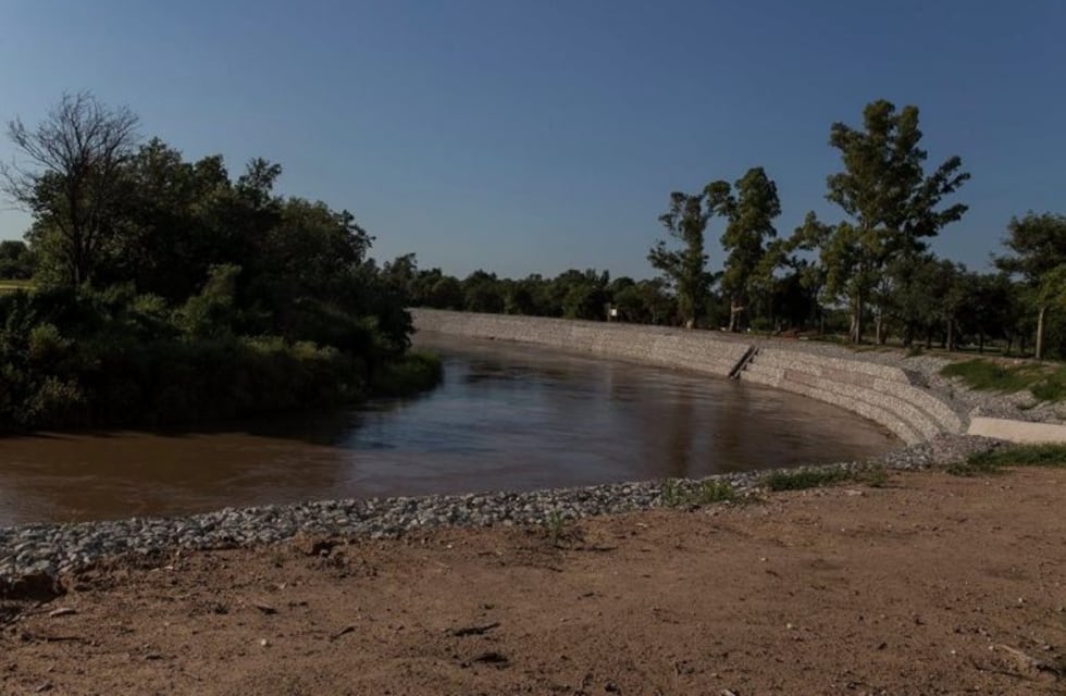 Bell Ville: recomiendan no bañarse en la zona de gaviones del río