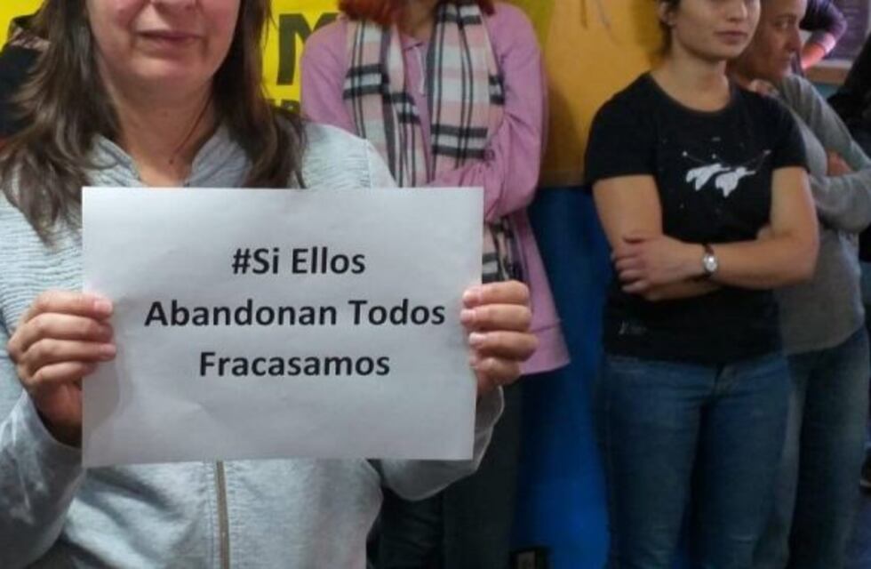 Reclamos en Bariloche por falta de pago a docentes intérpretes de señas