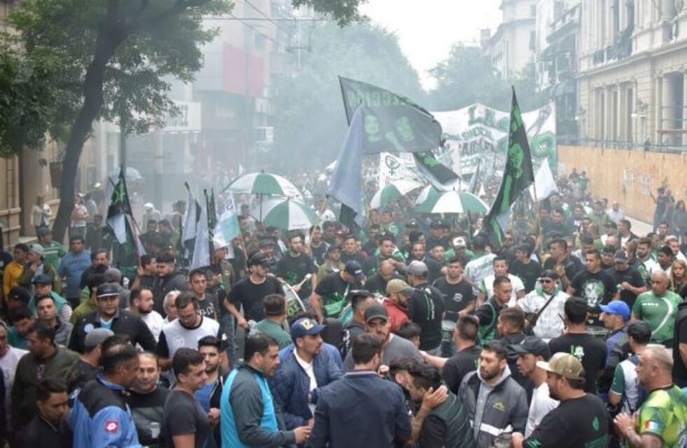 Multitudinaria marcha en Córdoba contra la política económica nacional