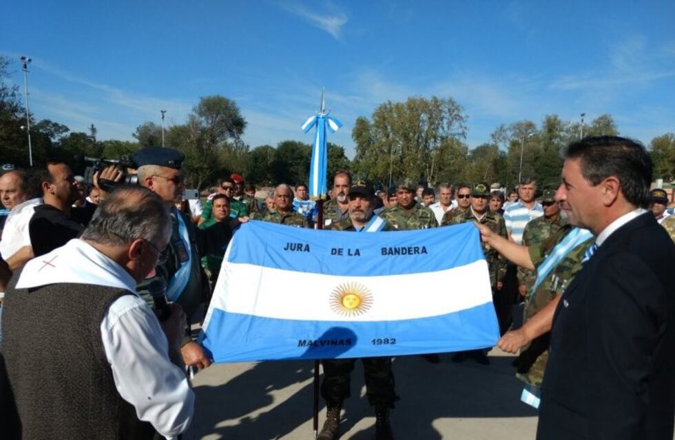 Mendiolaza: emoción al rememorar el juramento a la Bandera