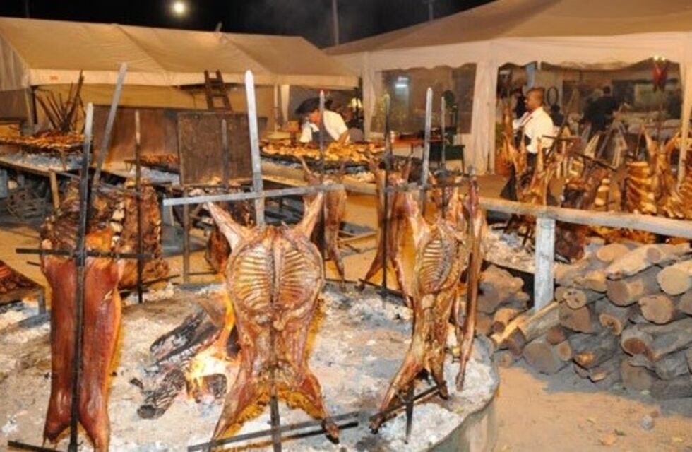 Mina Clavero hará el primer concurso de chivito a la estaca