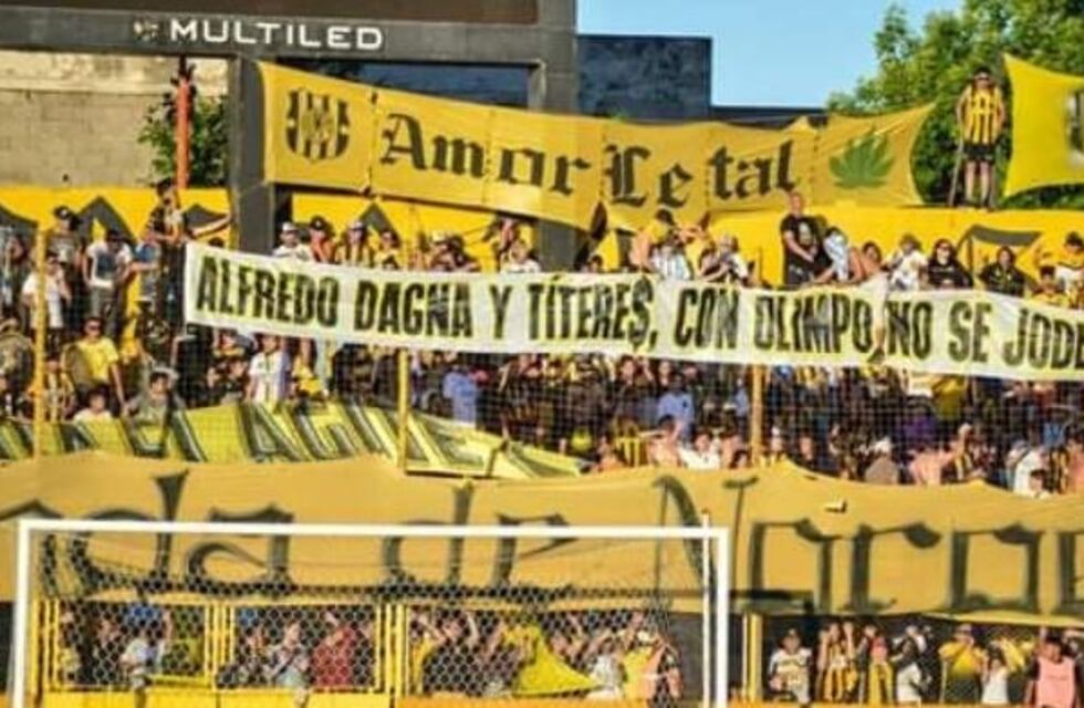 En Olimpo apareció mensaje en la tribuna y el ex presidente estalló