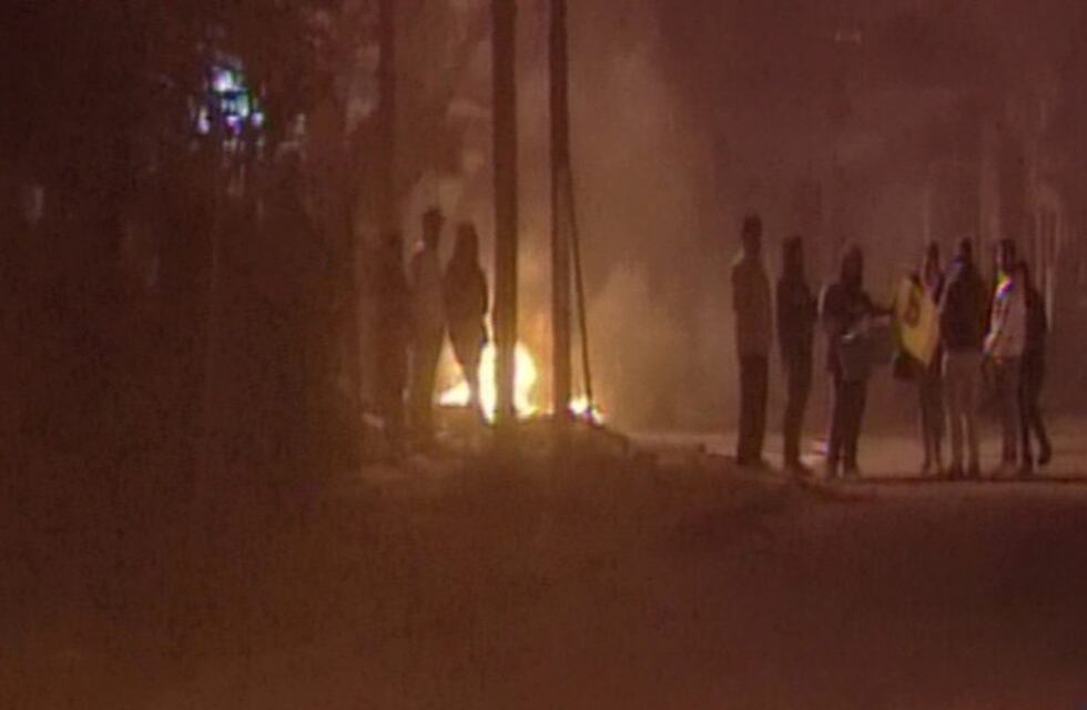 Vecinos protestaron frente a la casa del policía que mató al chico de 14 años