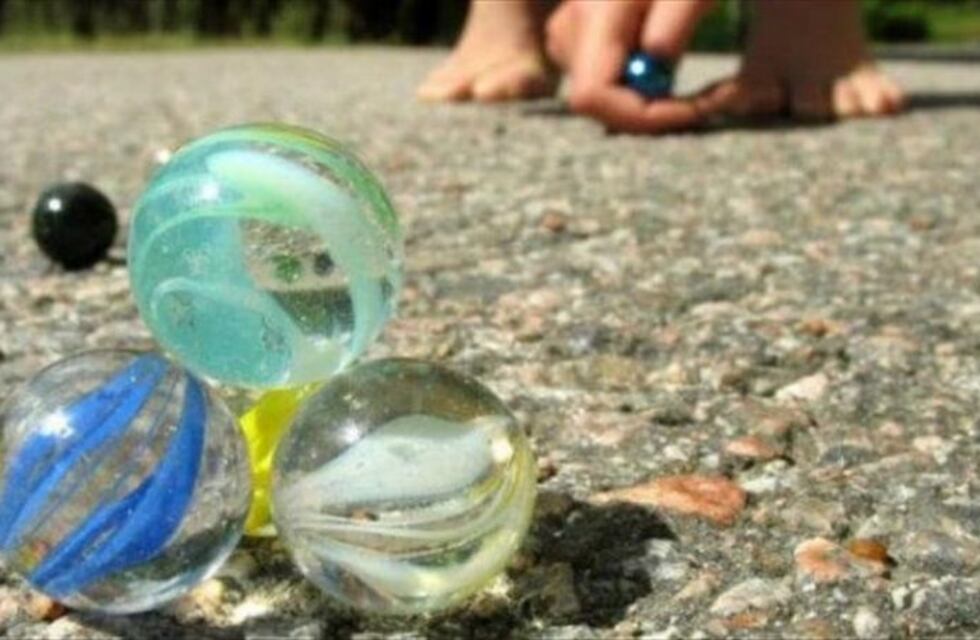 Reviven una antigua pasión de los chicos y arman el torneo provincial de bolitas