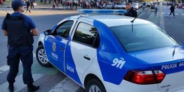 Los uniformados heridos viajaban a bordo de un Volkswagen Voyage oficial\u002E