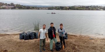Limpieza del lago San Roque en Semana Santa