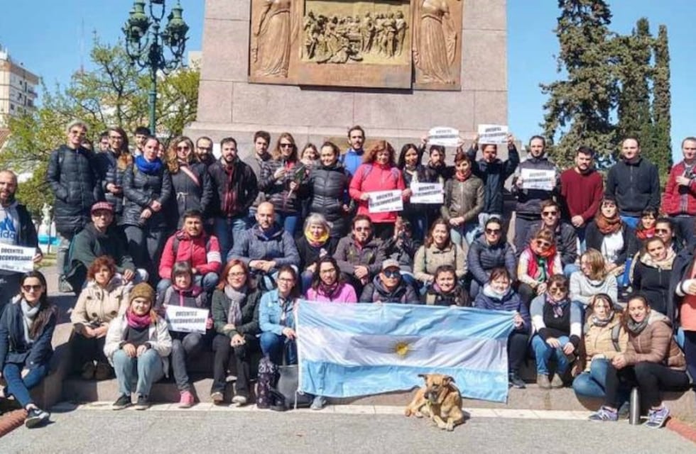 Docentes pampeanos autoconvocados se reunieron en la Plaza y criticaron a Utelpa
