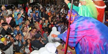 Los Reyes Magos de Bodegs Bianchi, llevando regalos e ilusión a los niños de San Rafael.