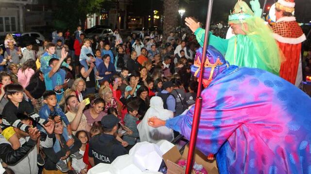 Los Reyes Magos de Bodegs Bianchi, llevando regalos e ilusión a los niños de San Rafael.