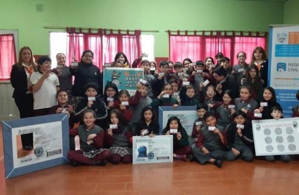 Personal del Registro Civil brindó una charla a alumnos del EMEI Río Grande