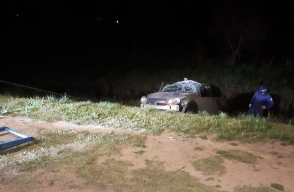 Dos menores a bordo de un automóvil despistaron en PGB