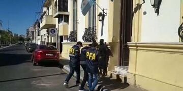 Se entregó narcotraficante en la delegación de la Policía Federal\u002E