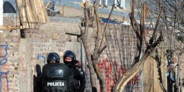 El hecho ocurriu00f3 la tarde de hoy en Las Heras y la pareja del joven herido, de 24 au00f1os, quedu00f3 detenida.