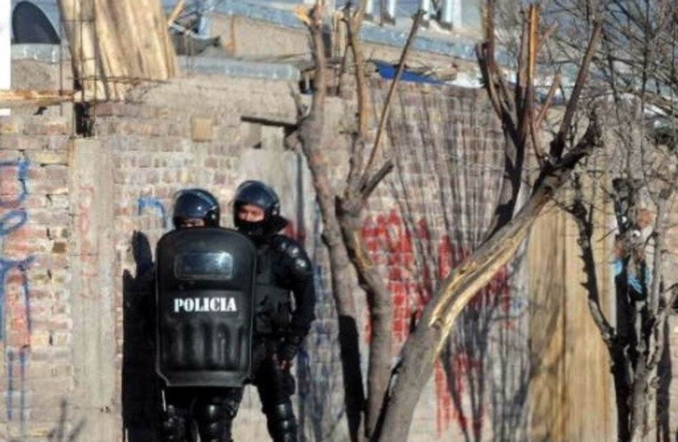 Agoniza en el Central e investigan si lo balearon o se quiso matar