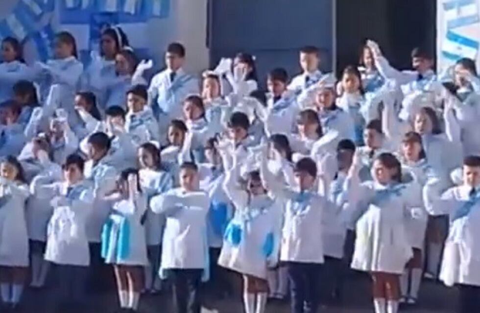 Sorprendieron a todos al interpretar el Himno Nacional Argentino en lengua de señas