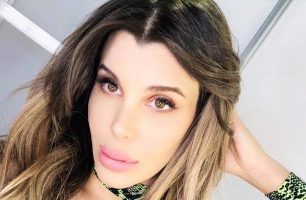 Charlotte Caniggia compartió una foto en bikini y sufrió un percance hot