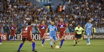 Martin Rivero vuelve a ser el doble cinco, con lo que Maxi Lugo irá más suelto para acompañar a Matías Suárez\u002E