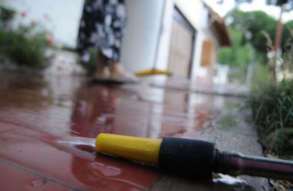 Las multas no detiene el derroche de agua en Mendoza