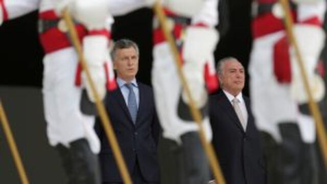 Argentina's President Mauricio Macri, left, stands next to Brazil's President Michel Temer during during a welcoming ceremony at the Planalto Presidential Palace, in Brasilia, Brazil, Tuesday, Feb. 7, 2017. Macri is one day official visit to Brazil. (AP P