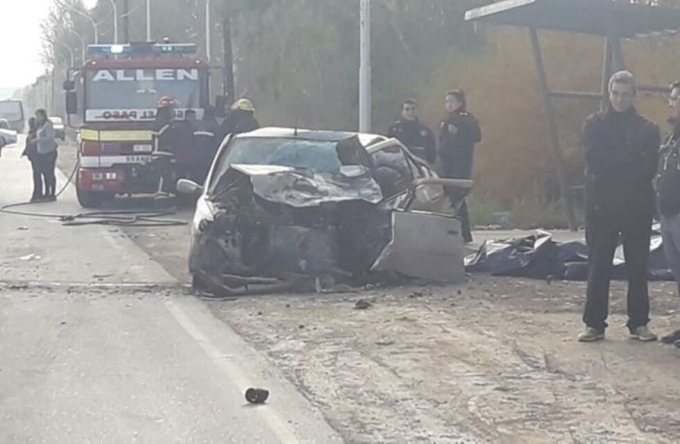 Allen: un auto chocó de frente contra un camión en el acceso Güemes