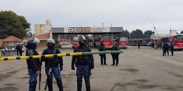 Protesta de choferes de Ersa y Aucor, no dejan salir colectivos\u002E