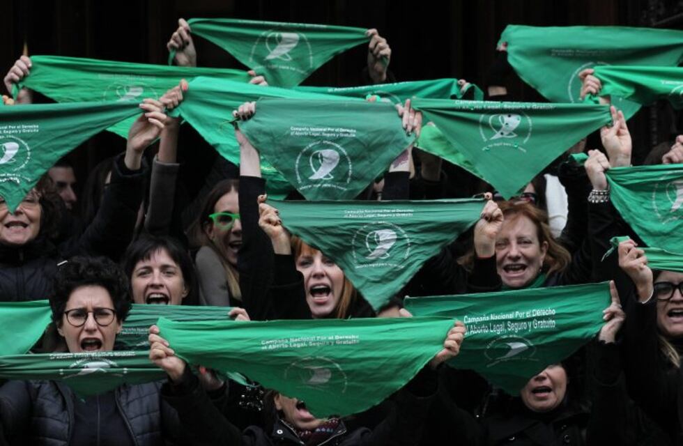 De La Quiaca a Ushuaia mujeres de todo el país convocan al "Pañuelazo Federal" exigiendo el aborto legal