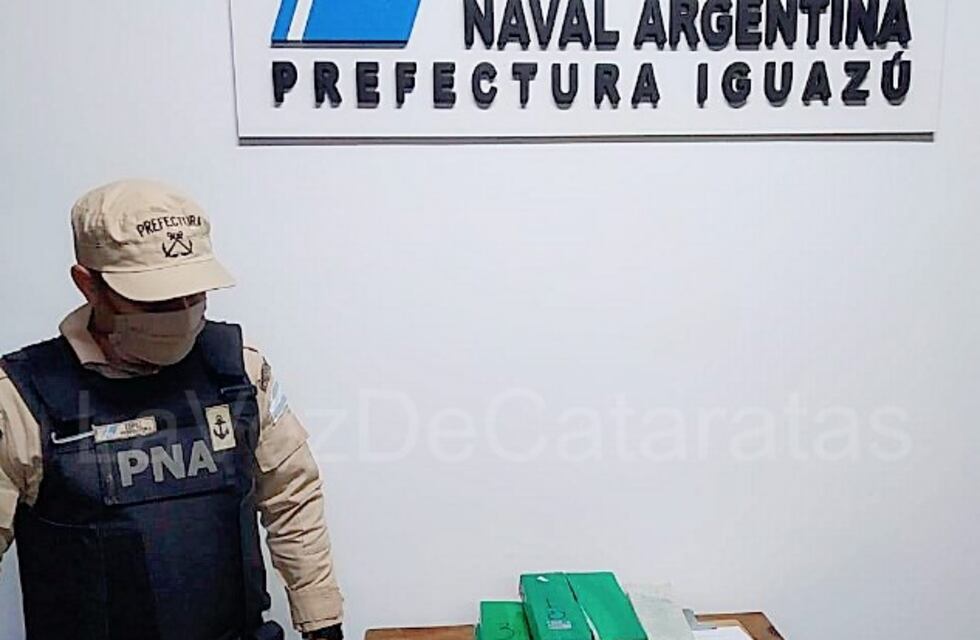 Detienen a dos hombres con marihuana y mercadería de contrabando