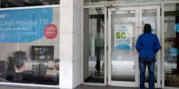 La municipalidad de Bariloche clausuró un local comercial de Telefónica tras el corte en los servicios\u002E Foto: Alfredo Leiva\u002E