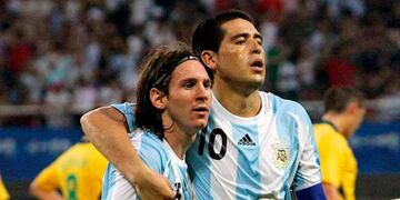Juan Román Riquelme tuvo un gesto increíble con un empleado de la AFA al volver con el Oro Olímpico de Beijing en 2008.