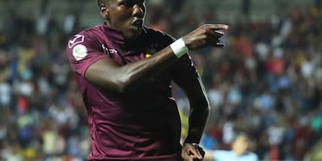 Hurtado se filmó mientras jugaba al tenis y se comparó con Monfils