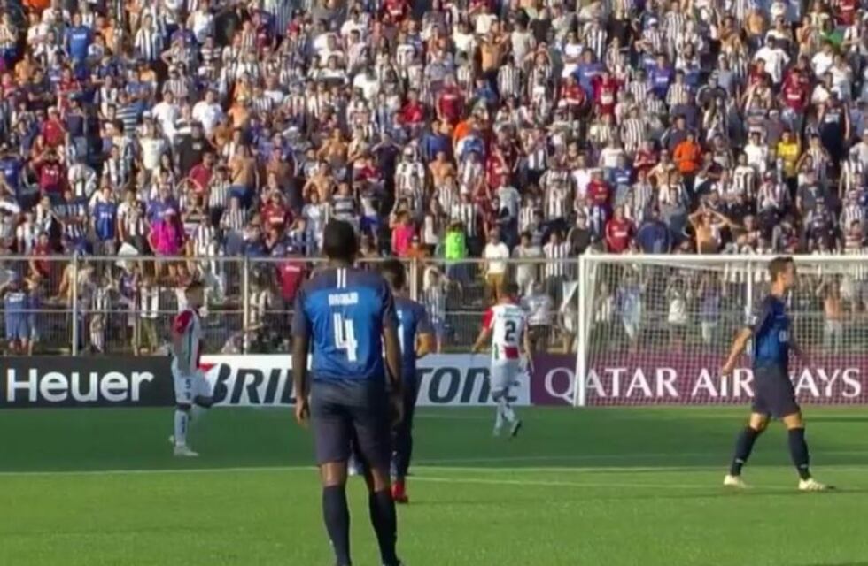 Talleres es local en Chile: el recibimiento al Albiazul