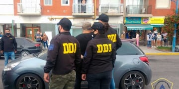 Detienen a un hombre que extorsionó a un cirujano (0223)