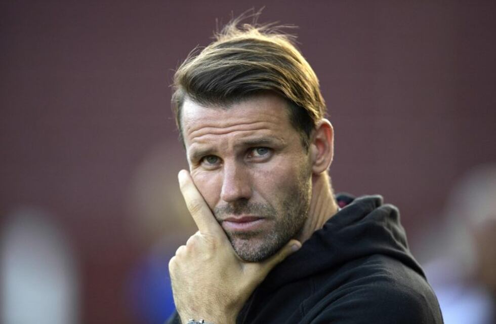 La primera víctima de la Superliga: Carboni renunció como DT de Lanús