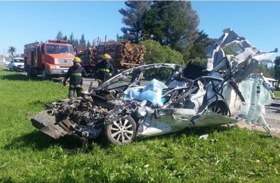 Uruguay: tres argentinos murieron en un violento choque frontal