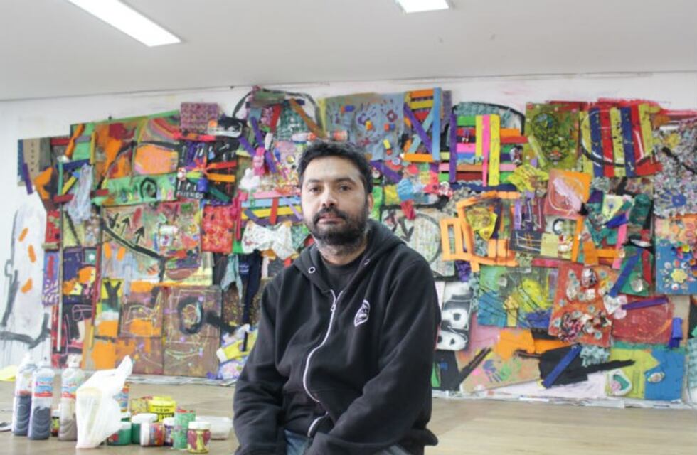 Un artista chileno realizó por primera vez un mural en Córdoba, junto a 50 alumnos